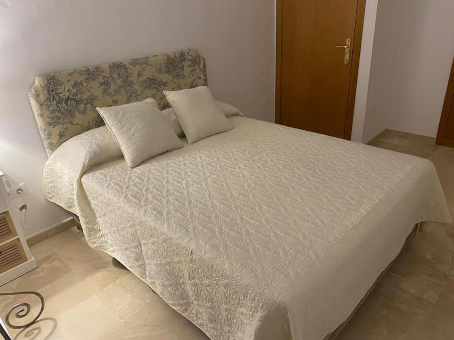 Central Estepona 3 Bed Apt With Pool And Parking Exterior foto