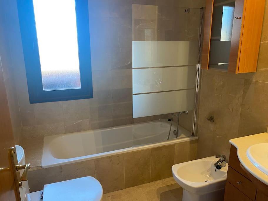 Central Estepona 3 Bed Apt With Pool And Parking Exterior foto