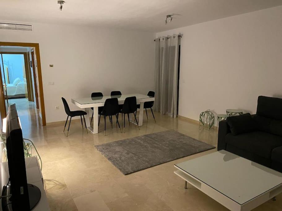 Central Estepona 3 Bed Apt With Pool And Parking Exterior foto